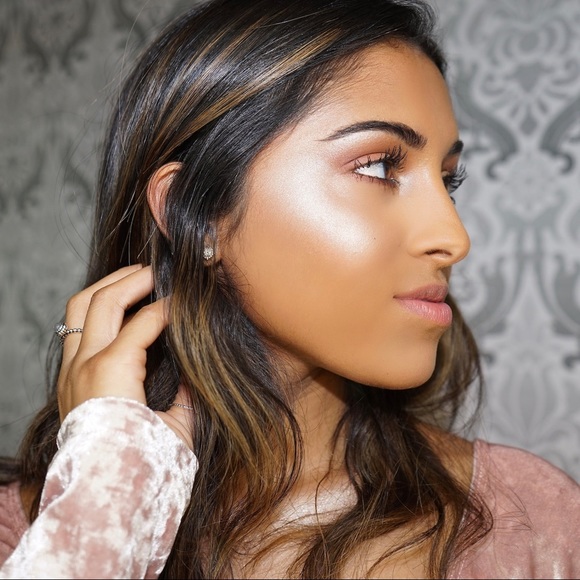 Pretty Vulgar Highlighter - Shimmering Swan - Picture 5 of 7